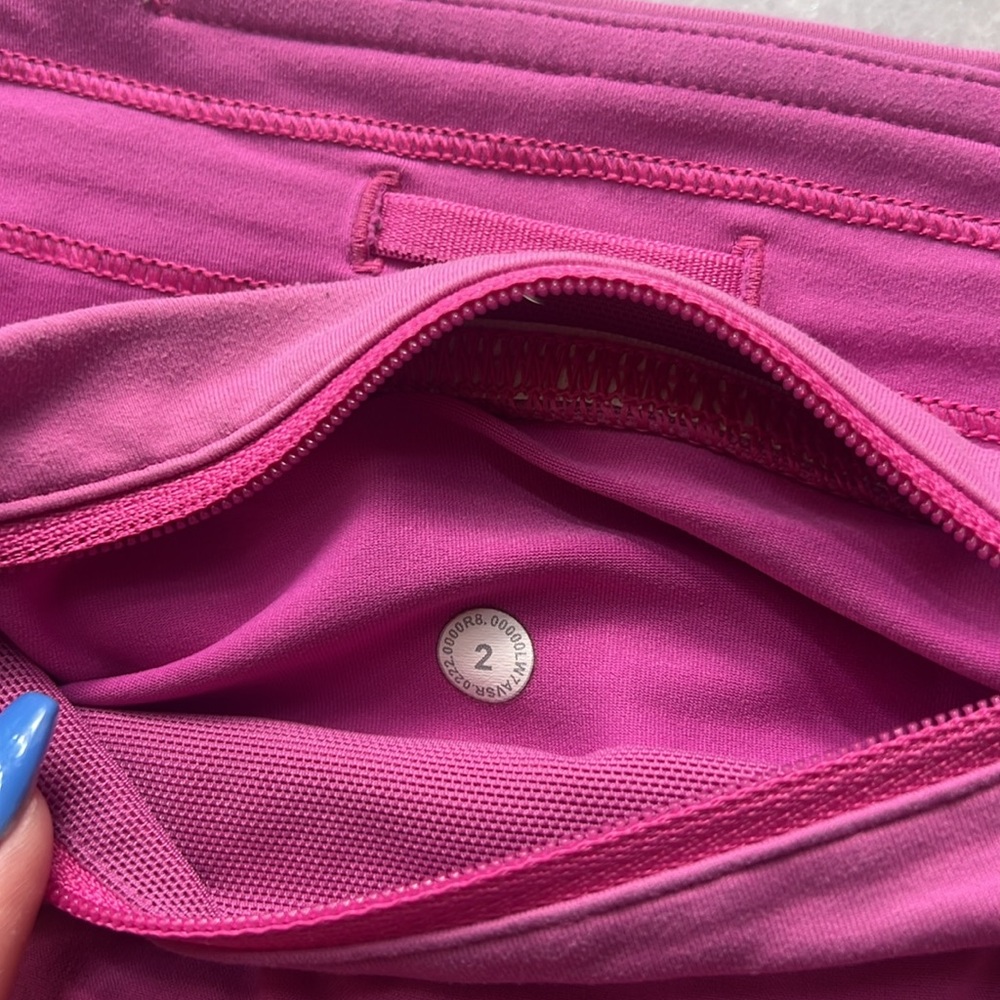 Lululemon Speed up 2.5 Shorts - Picture 4 of 4
